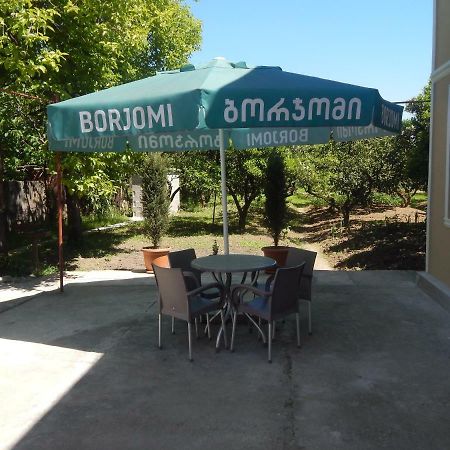 Guest House On Angisa Батуми Екстериор снимка
