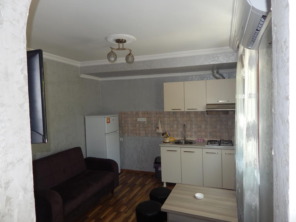 Guest House On Angisa Батуми Екстериор снимка