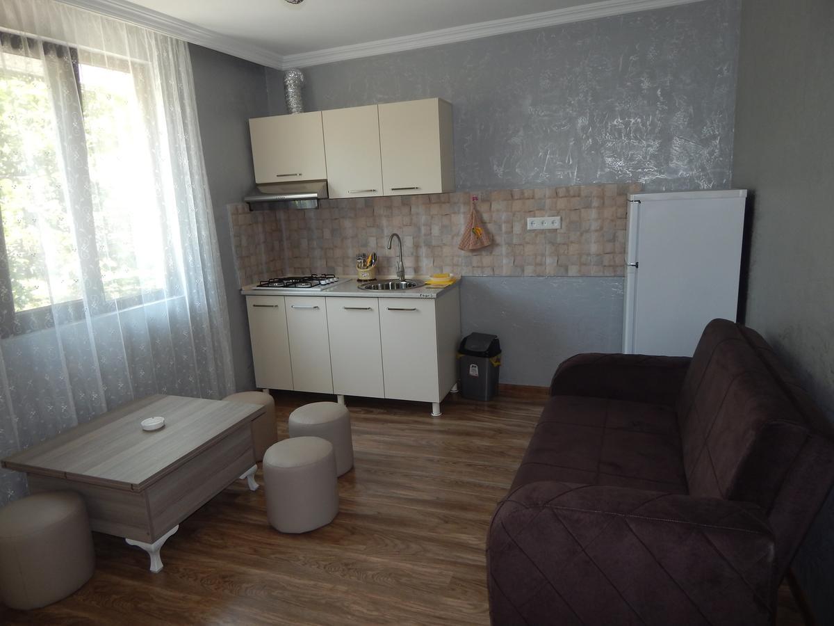 Guest House On Angisa Батуми Екстериор снимка