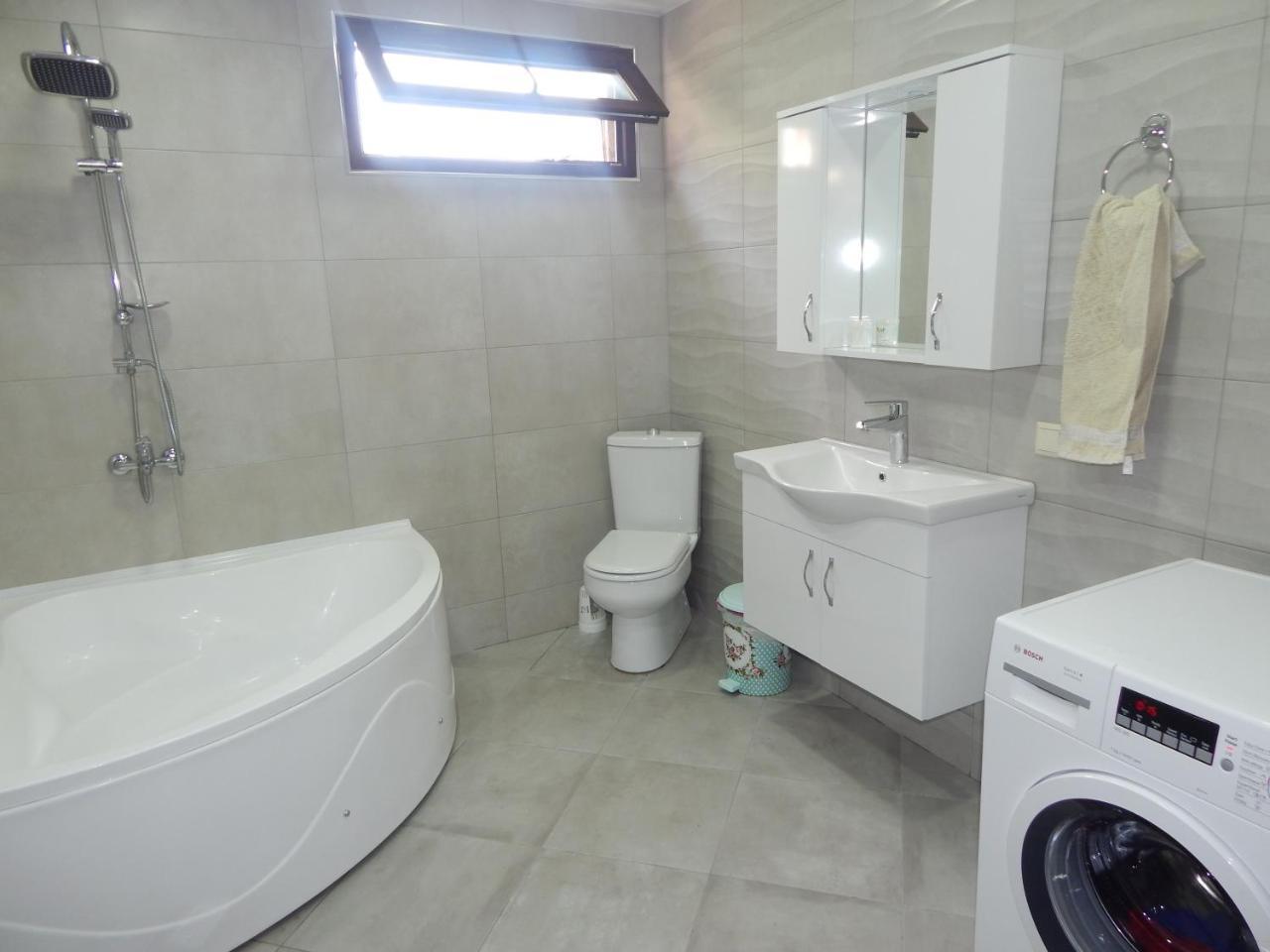 Guest House On Angisa Батуми Екстериор снимка